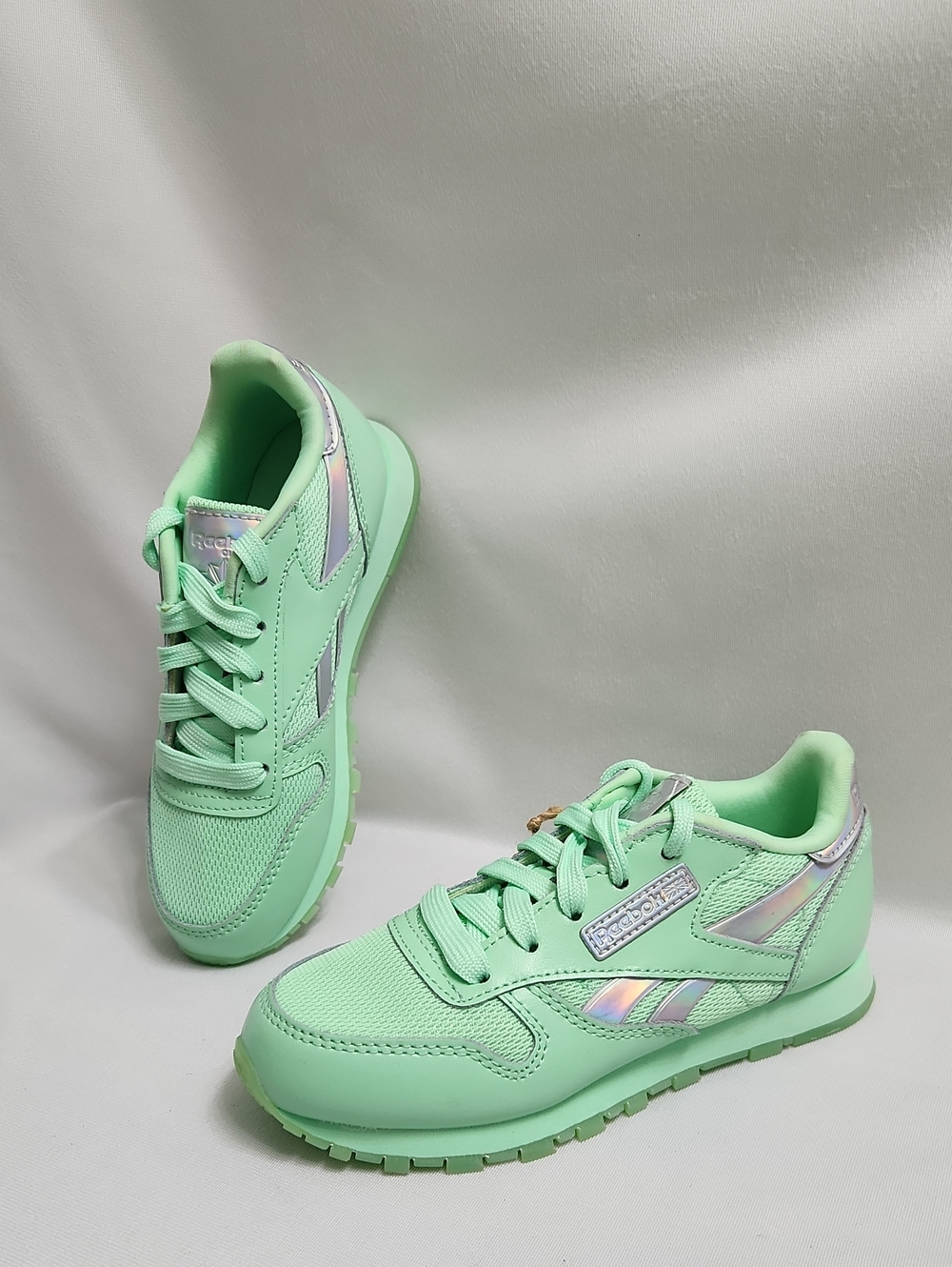 Reebok Mint Green Iridescent Low Lace-up Sneakers (Size 13 Kids)